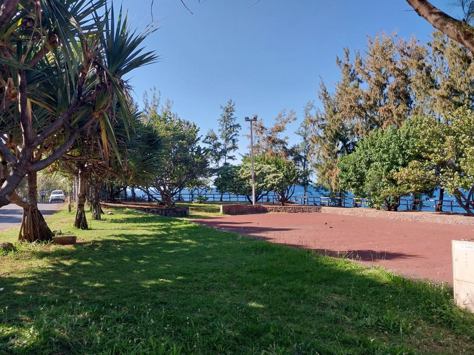 Les Badamiers Villa Saint Pierre Exterior photo